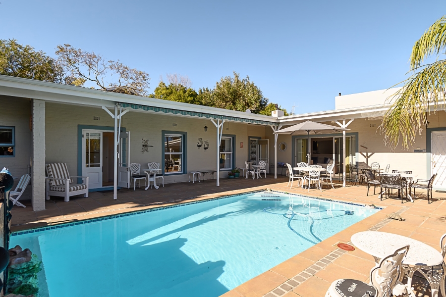 5 Bedroom Property for Sale in Constantia Western Cape